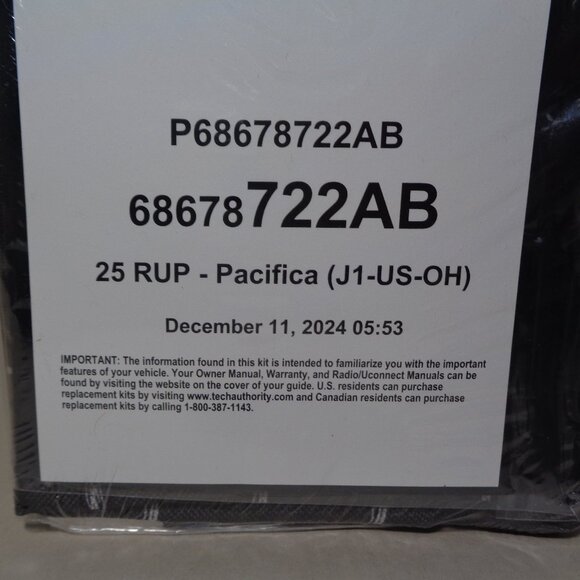 2025 CHRYSLER PACIFICA / New Owner's Handbook Kit / Manual / User Guide - Picture 2 of 4